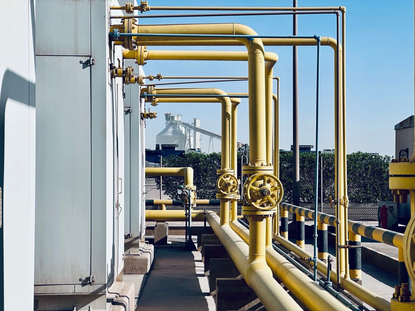 Industrial pipeline facility with valves and process piping